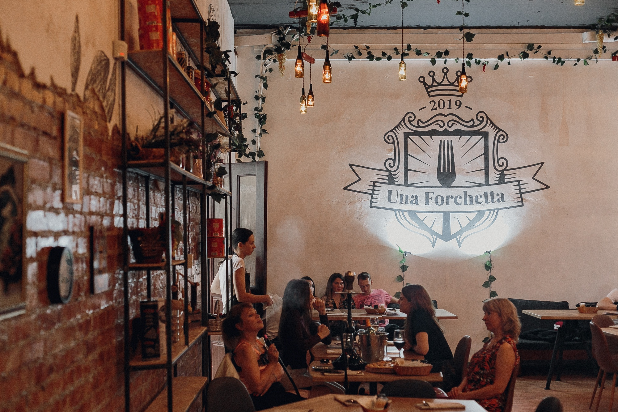 Итальянский ресторан был рассчитан на 50 мест 