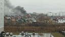 В Ленинском районе загорелся частный дом с газовыми баллонами внутри