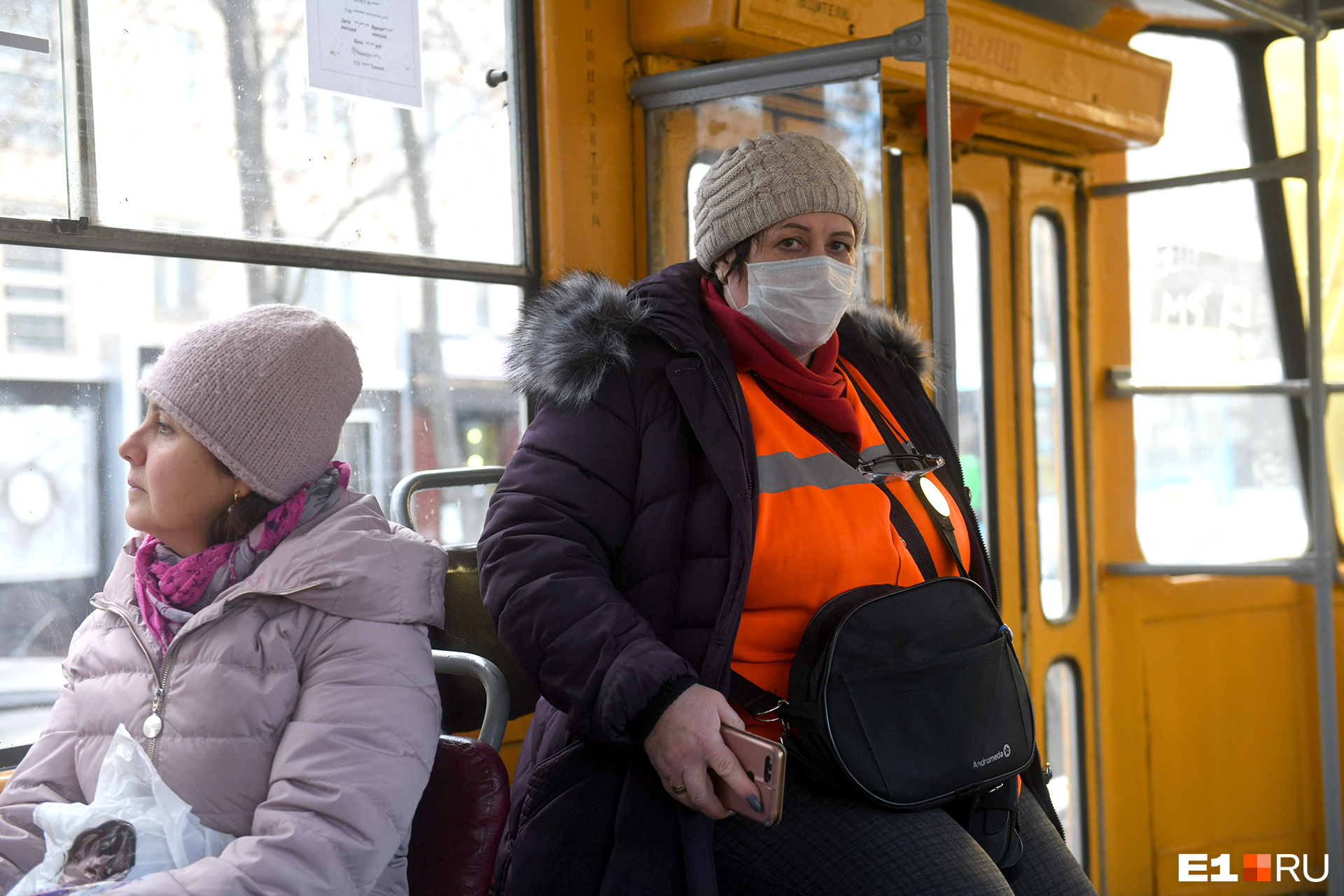 Сотрудники транспортных предприятий Екатеринбурга могут требовать от пассажиров оплаты, но не могут штрафовать их за безбилетный проезд
