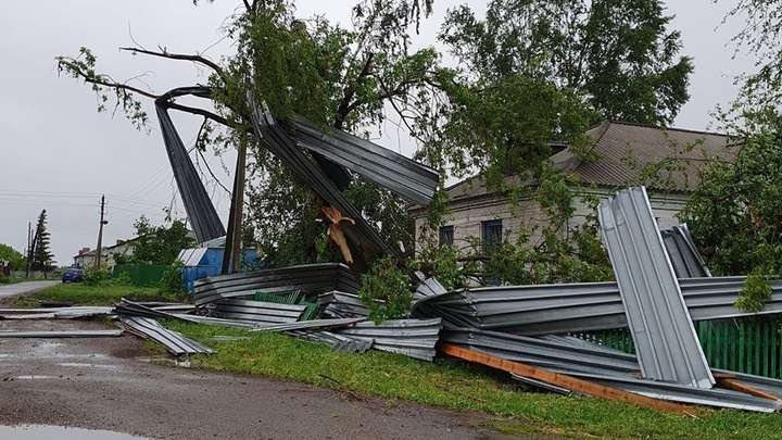 Организован сбор средств: в кузбасском посёлке последствия урагана оценили в 20 млн рублей