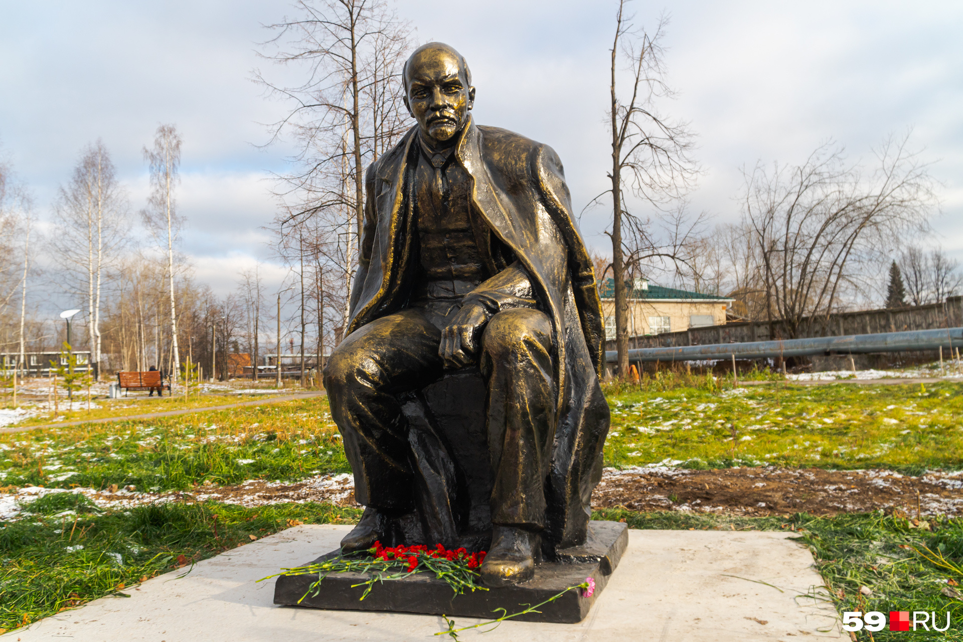 Глава Краснокамска уже пообещал посадить за спиной Ленина деревья