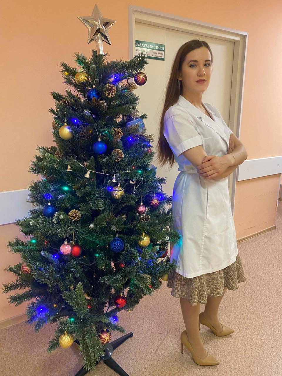 Дарья Распосиенко в мирное время работает врачом-терапевтом отделения № 2 ГКБ 40. Врач попросила екатеринбуржцев беречь себя и своих близких