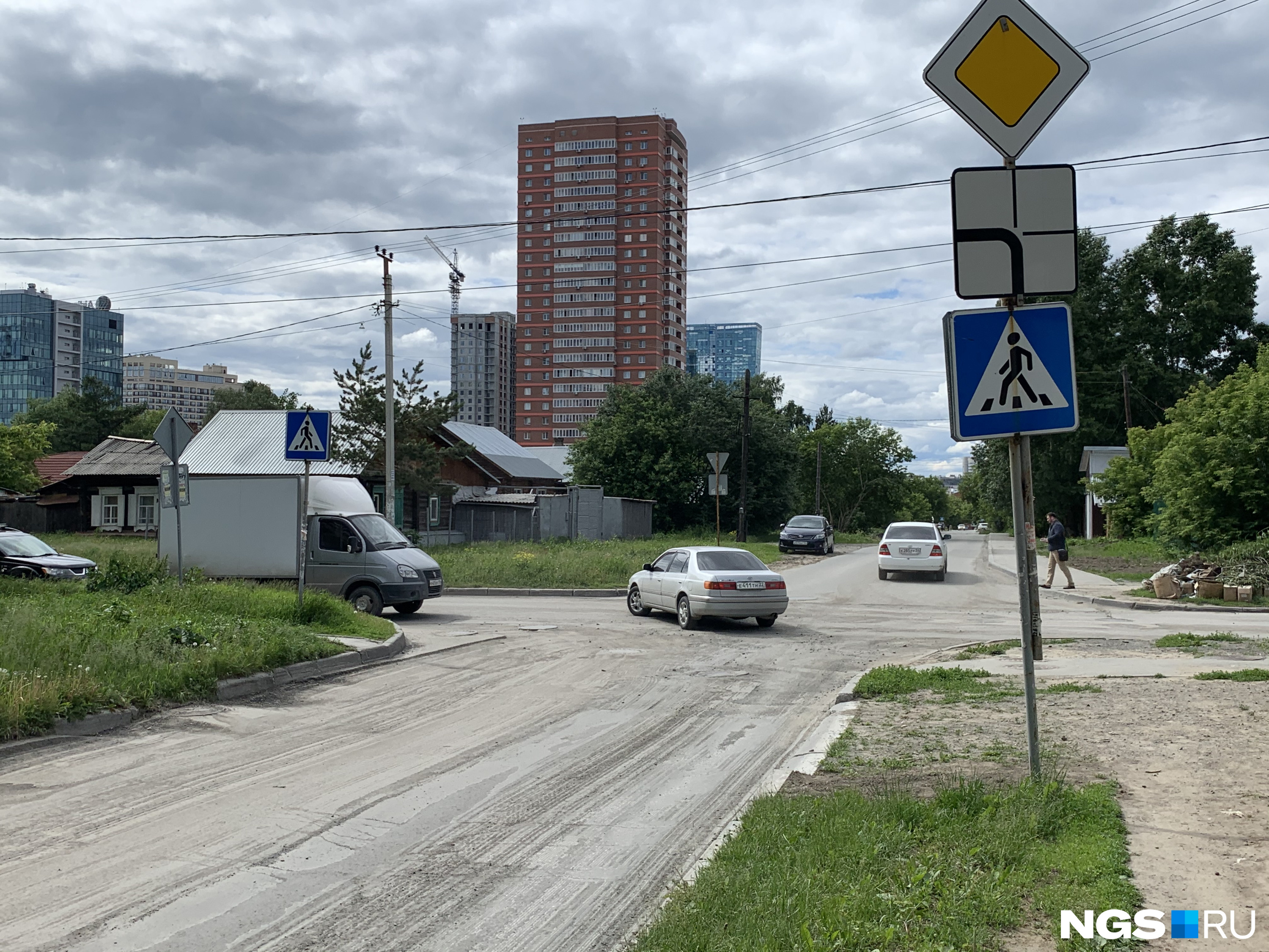 Главная дорога. Главная дорога в городе. Главная дорога анонс. Знак Главная дорога фото.