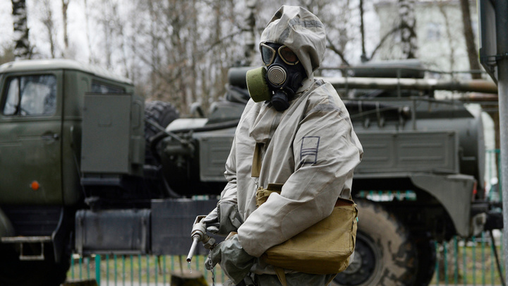 Военные химики провели дезинфекцию в ТВВИКУ, где курсанты заразились коронавирусом