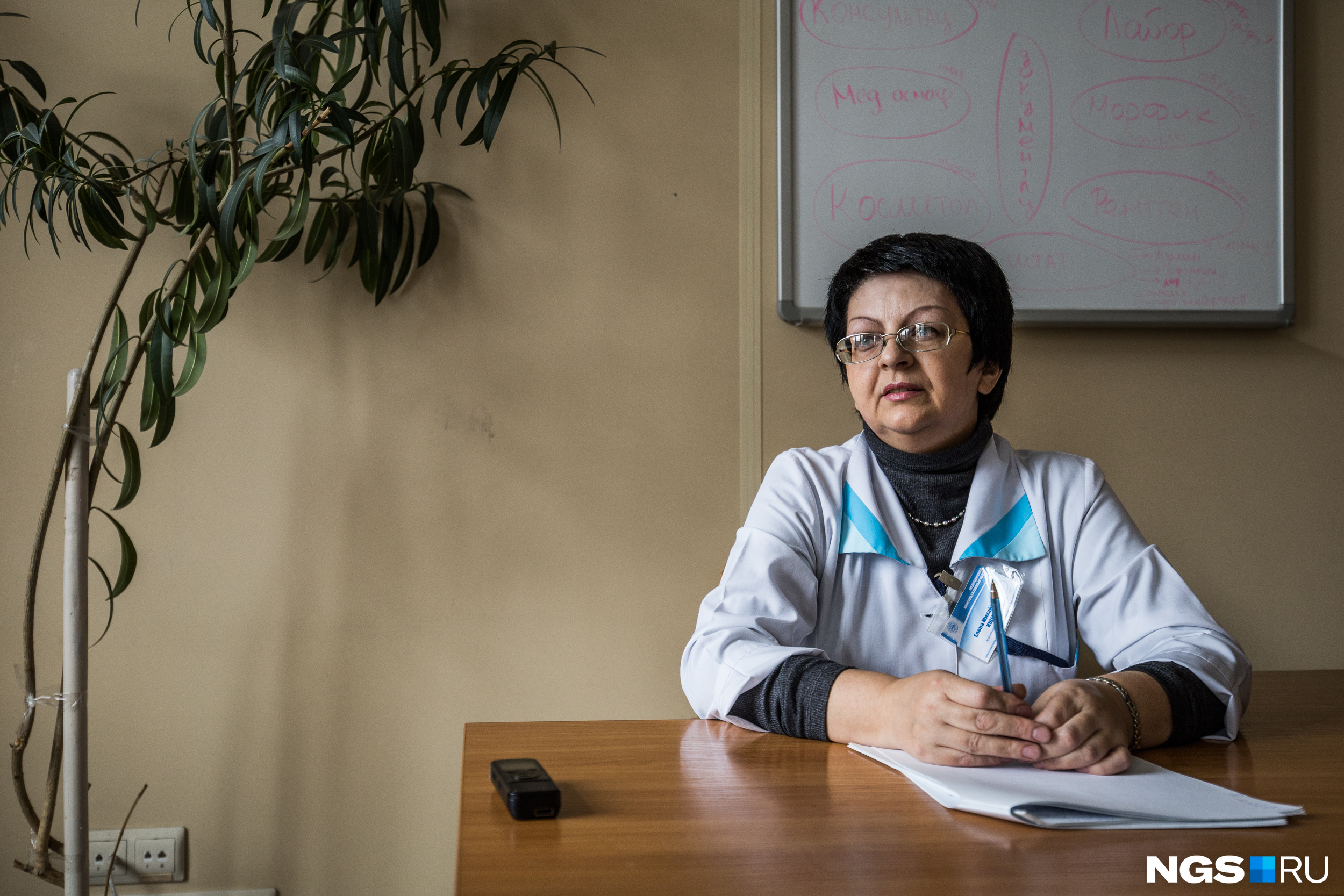 Елена Ищенко замечает, что патология щитовидной железы отягощает течение болезни молочных желёз: утомляемость, выпадение волос, отёчность, сухость кожи, раздражительность являются поводом для консультации специалиста Елена Ищенко замечает, что патология щитовидной железы отягощает течение болезни молочных желёз: утомляемость, выпадение волос, отёчность, сухость кожи, раздражительность являются поводом для консультации специалиста