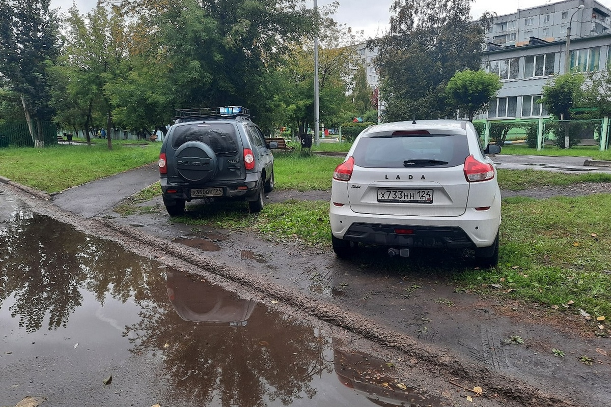 В школе на Судостроительной тоже не хватает парковочных мест и культуры у водителей В школе на Судостроительной тоже не хватает парковочных мест и культуры у водителей