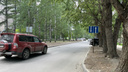 Одностороннюю улицу в Новосибирске сделали двухсторонней, но знак поставить забыли — водители едут друг на друга лоб в лоб