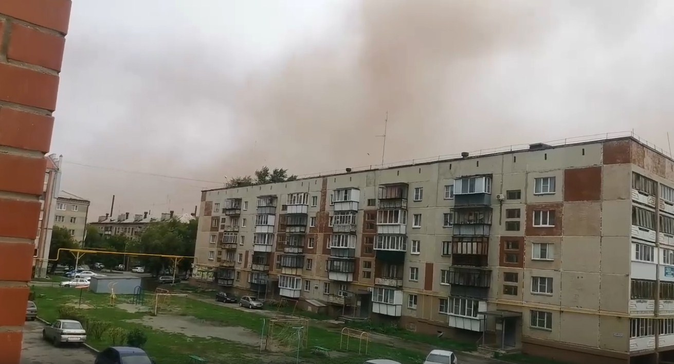 Странное облако видели в разных точках города Странное облако видели в разных точках города