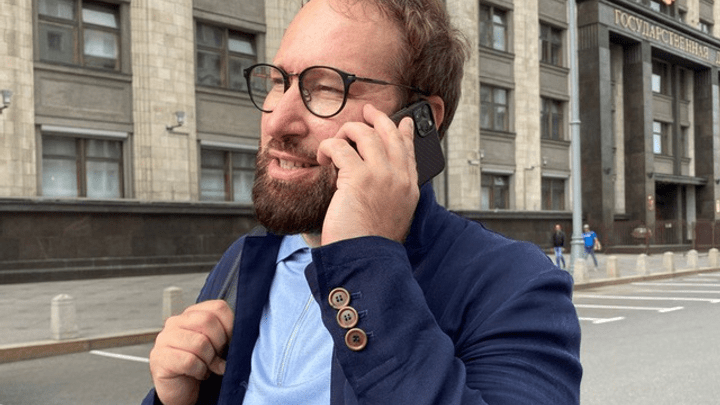 Депутат Госдумы от Кузбасса поддержал врачей, которые не разрешали транспортировать Навального