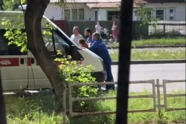 Что именно употреблял мужчина перед тем, как напал на сотрудников скорой, следователи не уточняли Что именно употреблял мужчина перед тем, как напал на сотрудников скорой, следователи не уточняли