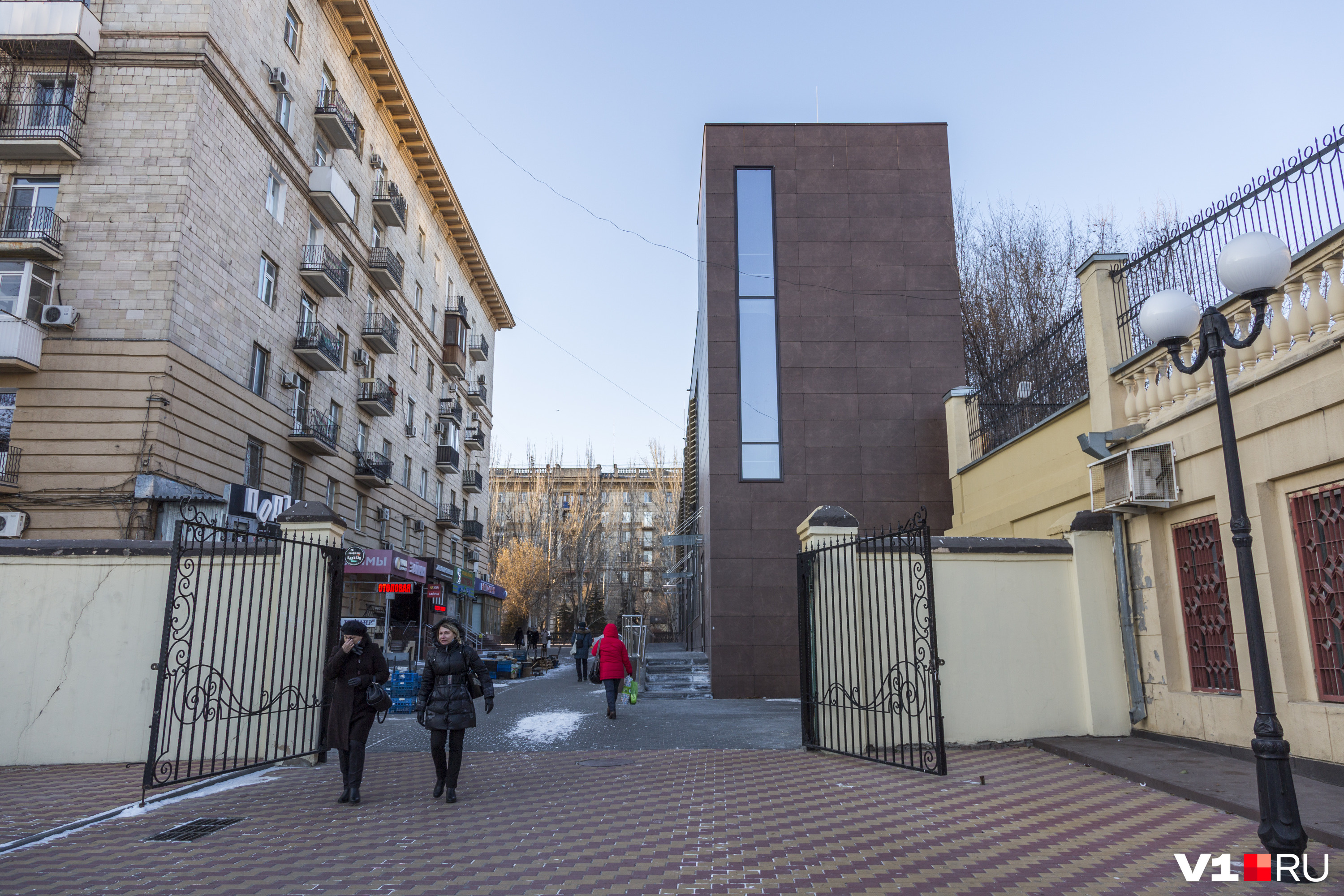 Волгоград пер. Волгоград Волгоградский переулок 6. Банковский переулок Волгоград. Незаконное сооружение на Волгоградском проспекте. Волгоград переулки.