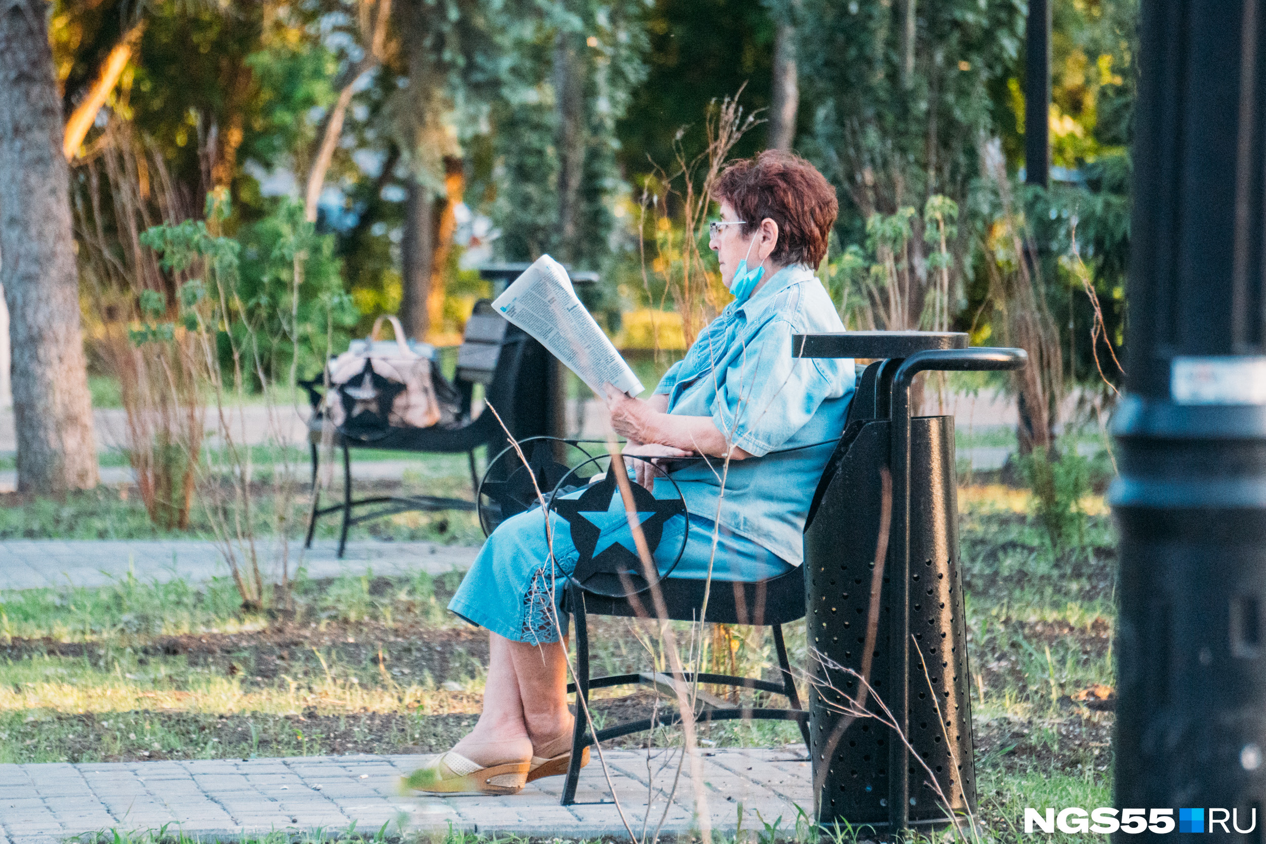 Узнавать последние новости на улице всегда приятно Узнавать последние новости на улице всегда приятно