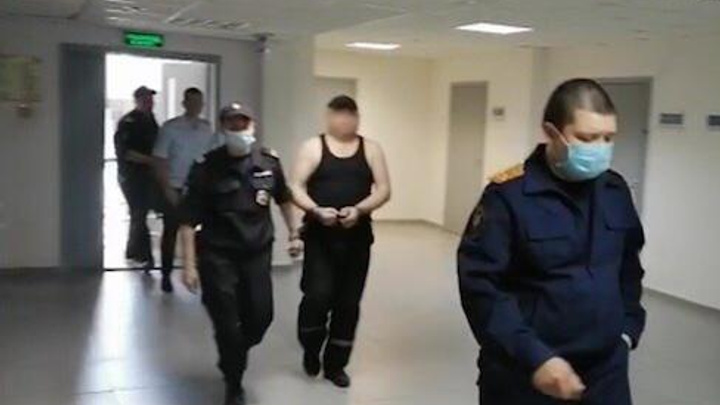 В Екатеринбурге осудили мужчину, который 25 лет назад убил женщину, а затем изнасиловал и задушил двух девочек