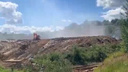 «Веет жаром»: в Ярославской области горит мусорный полигон. Прямой эфир с места