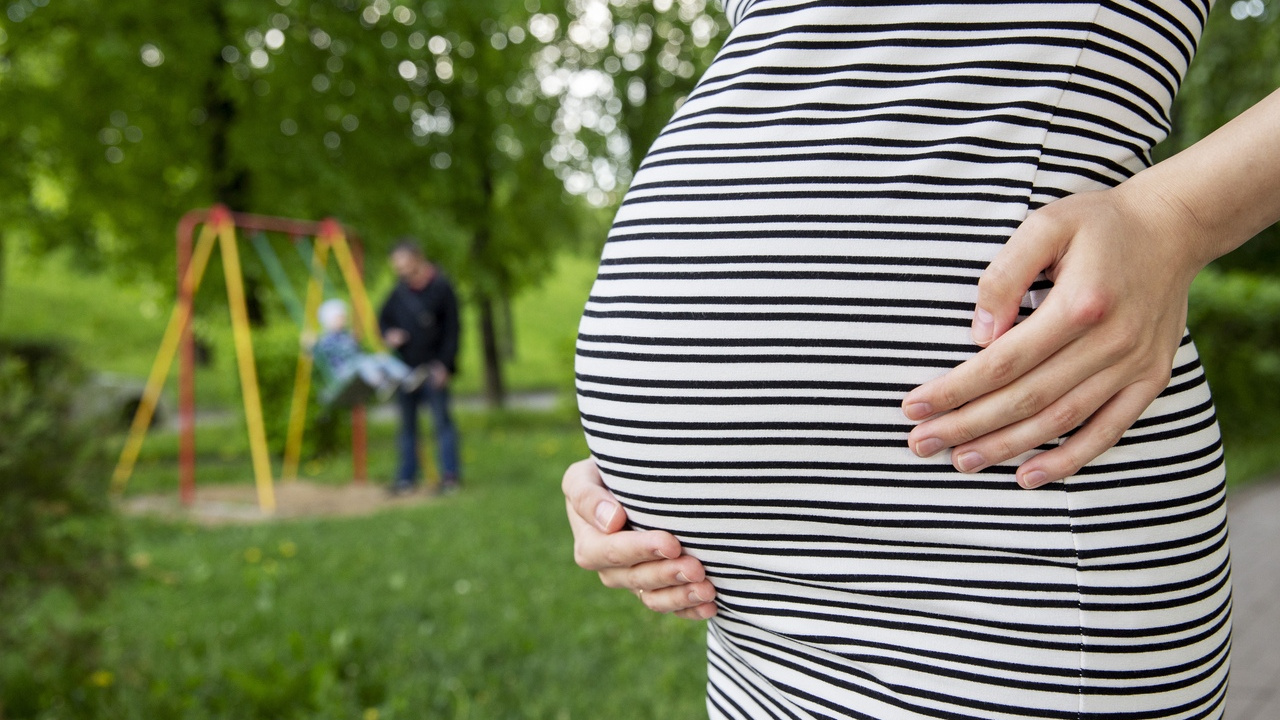 Полторы полоски: акушер назвал семь первых признаков беременности
