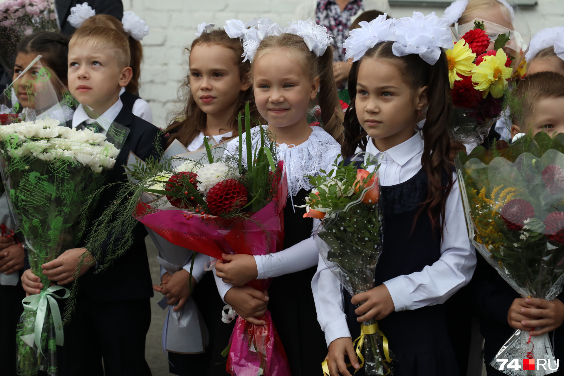 Дети учатся в школах челябинска. Школа 50 Челябинск. Школьник Челябинск. Школа 59 Челябинск. Челябинск школа 115 осень 2013.