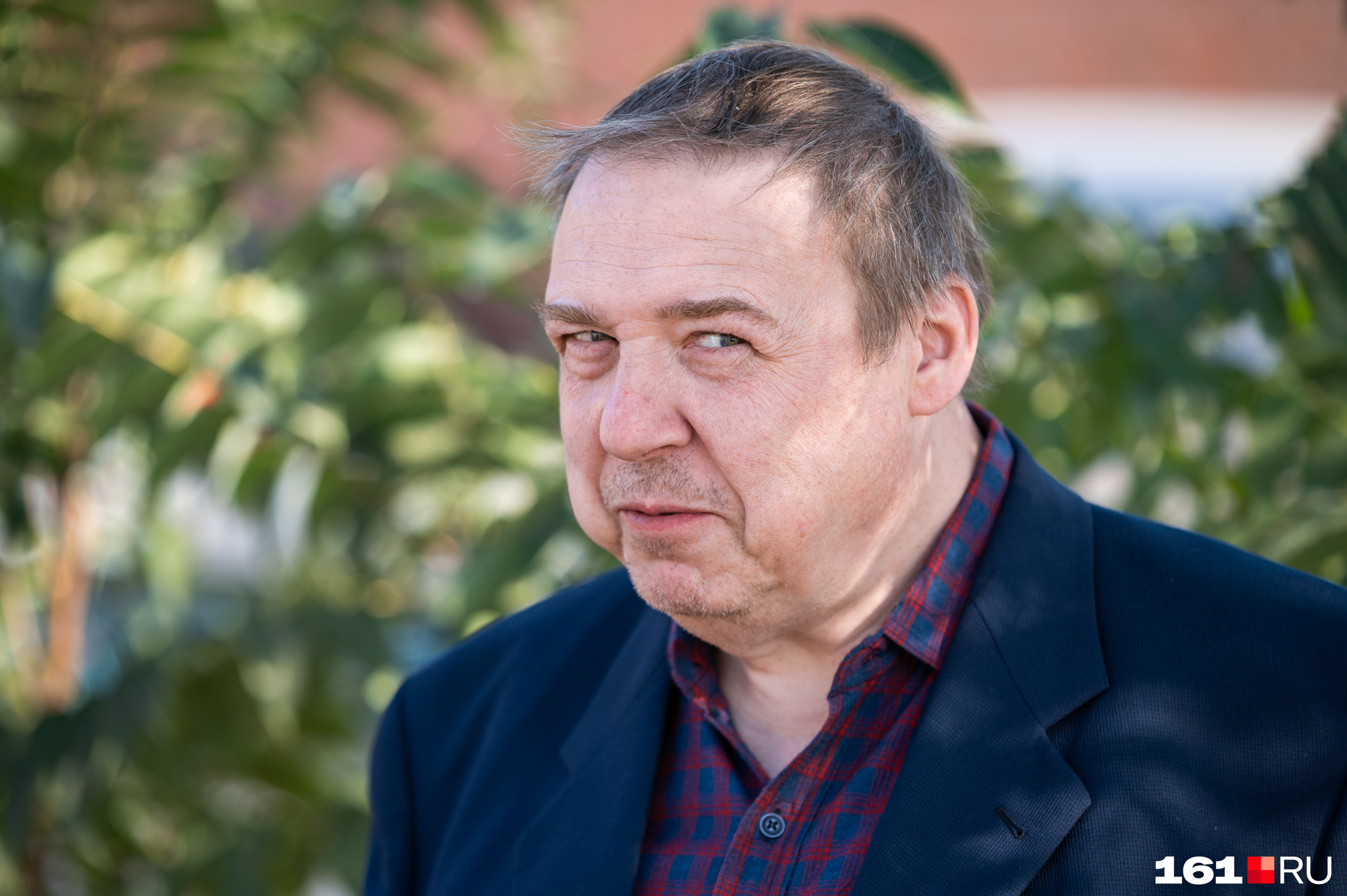 Александр Семчев играет в комедии местного богача Пятакова