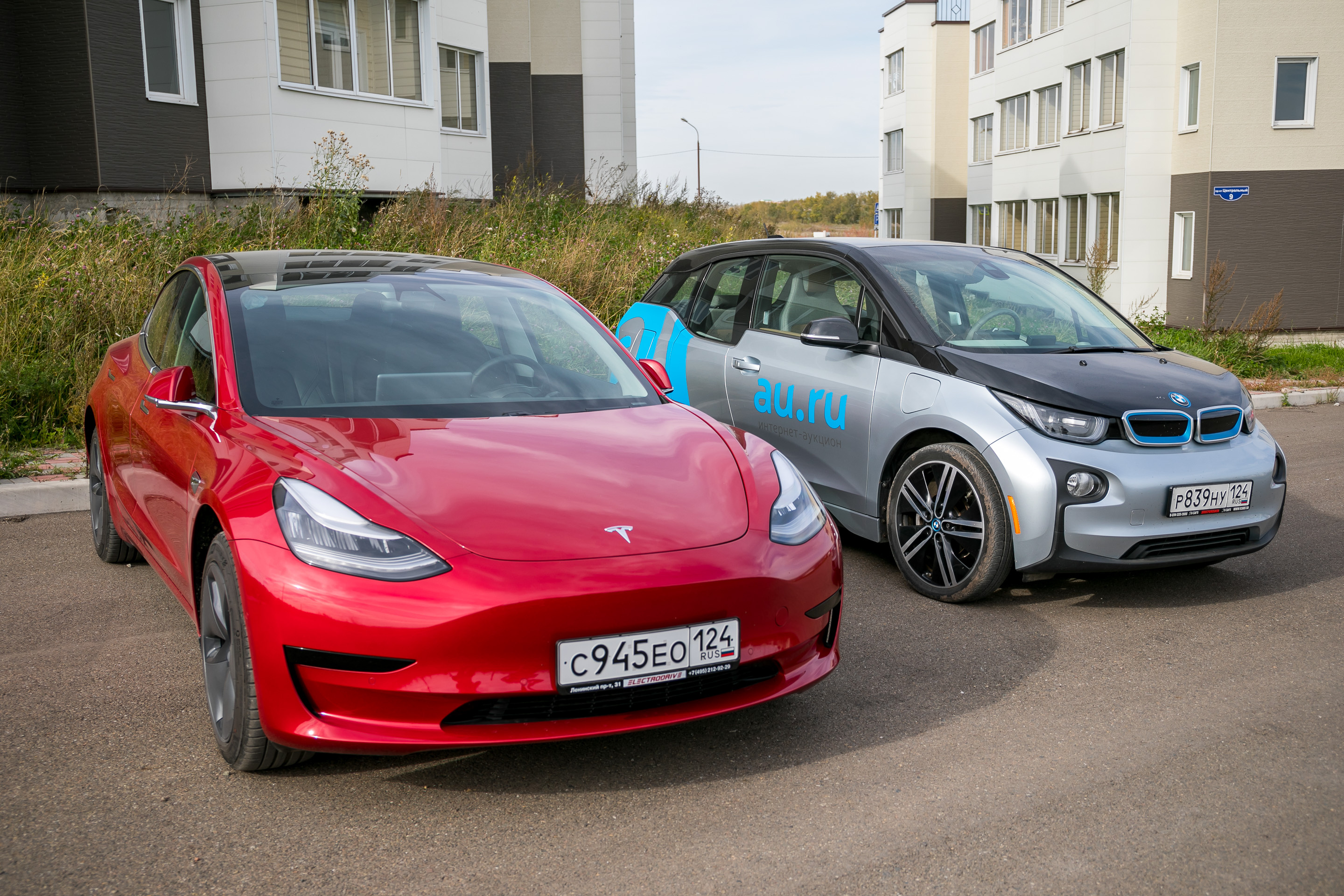 Помимо BMW у Александра есть Tesla Помимо BMW у Александра есть Tesla