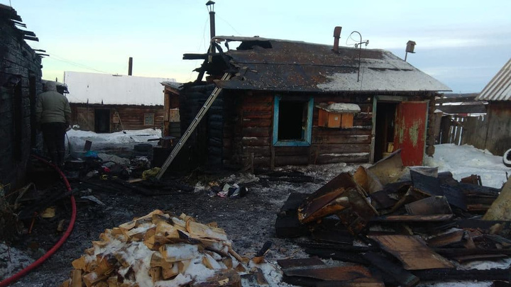 Мать с двумя детьми погибли в пожаре под Красноярском
