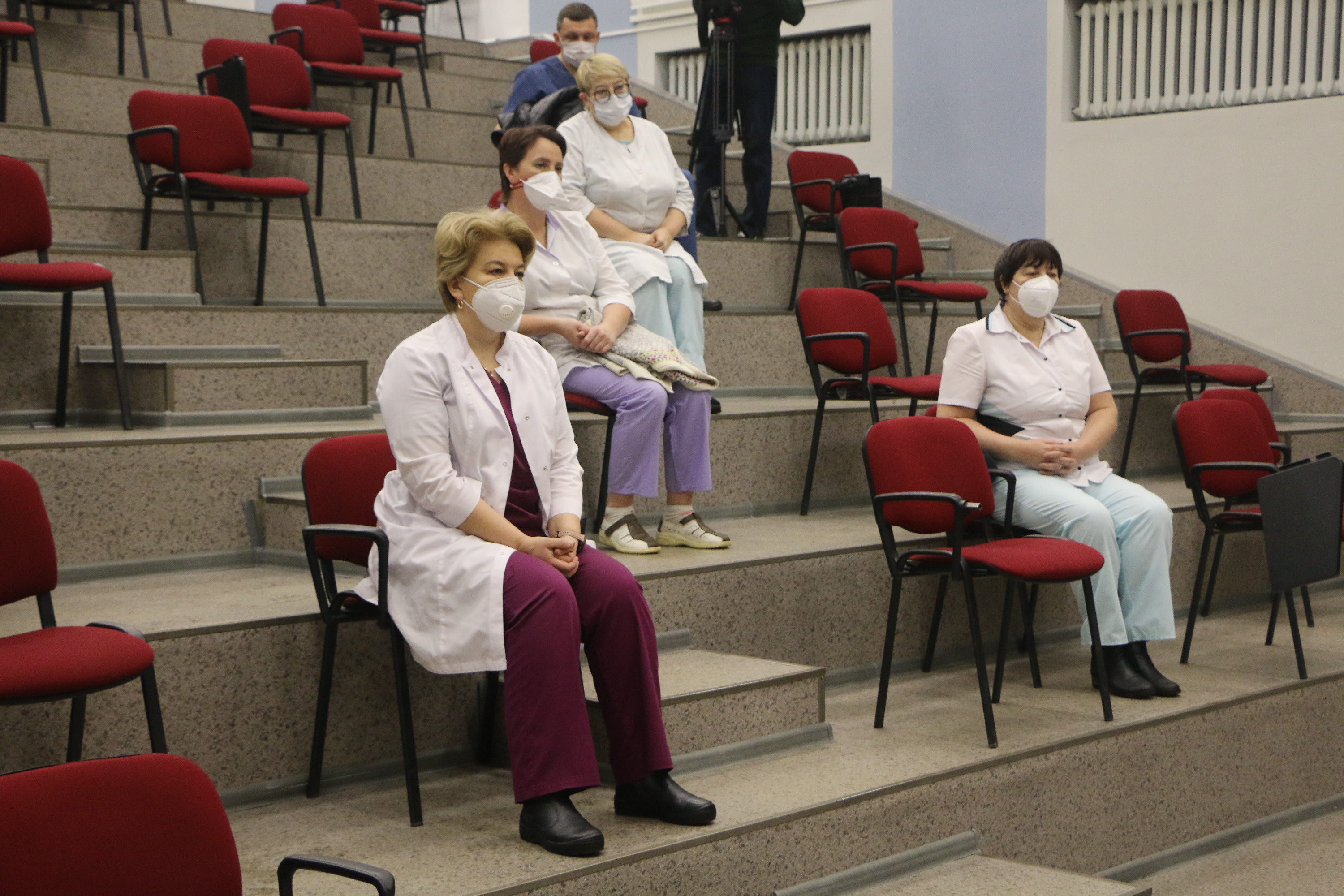 Александр Фролов пожелал медицинским работникам крепкого здоровья, счастья и победы над пандемией