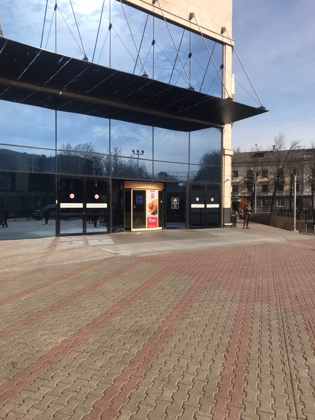 У «Ауры» обычно толпы народа. Сейчас пустота У «Ауры» обычно толпы народа. Сейчас пустота