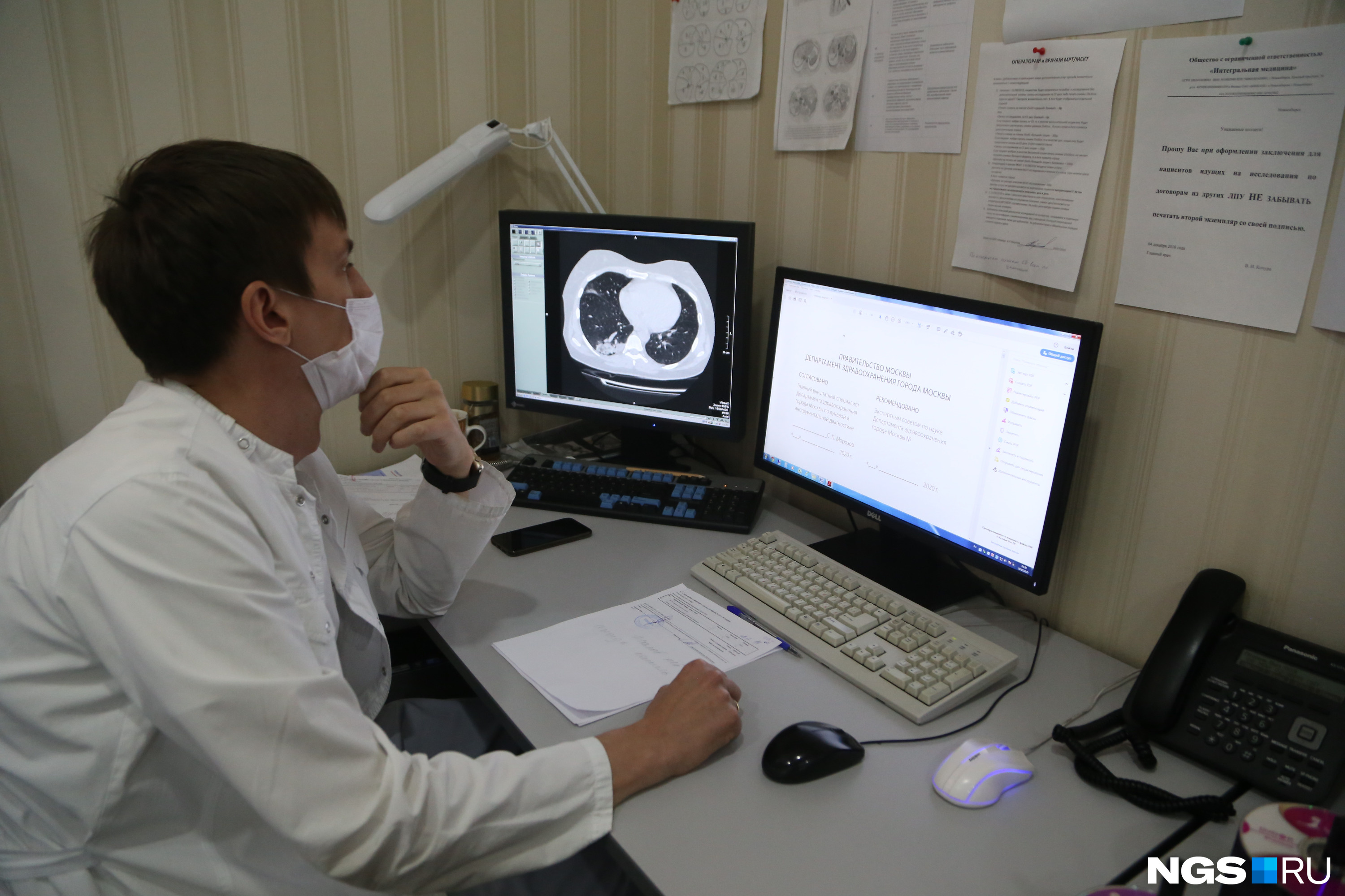 Андрей Лобов показывает наиболее вероятные признаки пневмонии, вызванной коронавирусом