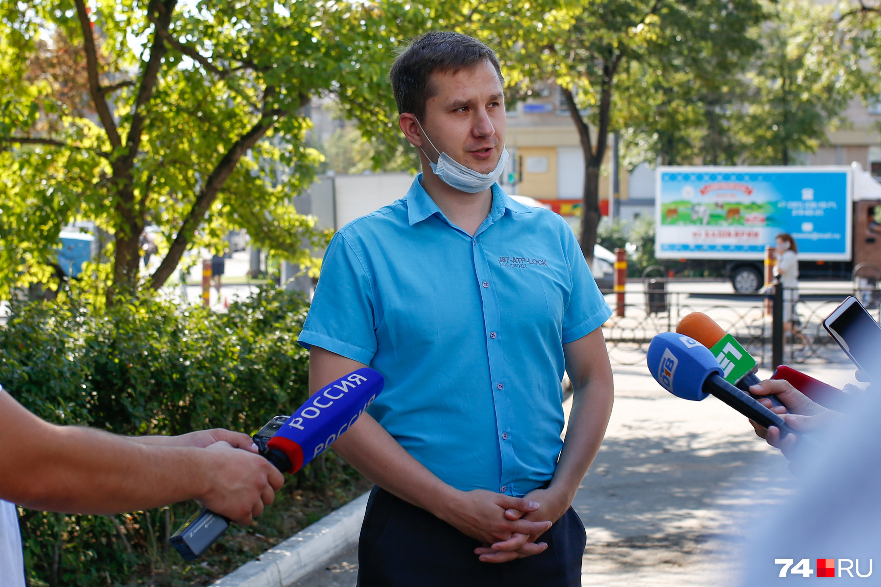 По словам Александра Егорова, до конца июля в Челябинске должны убрать 150 щитов