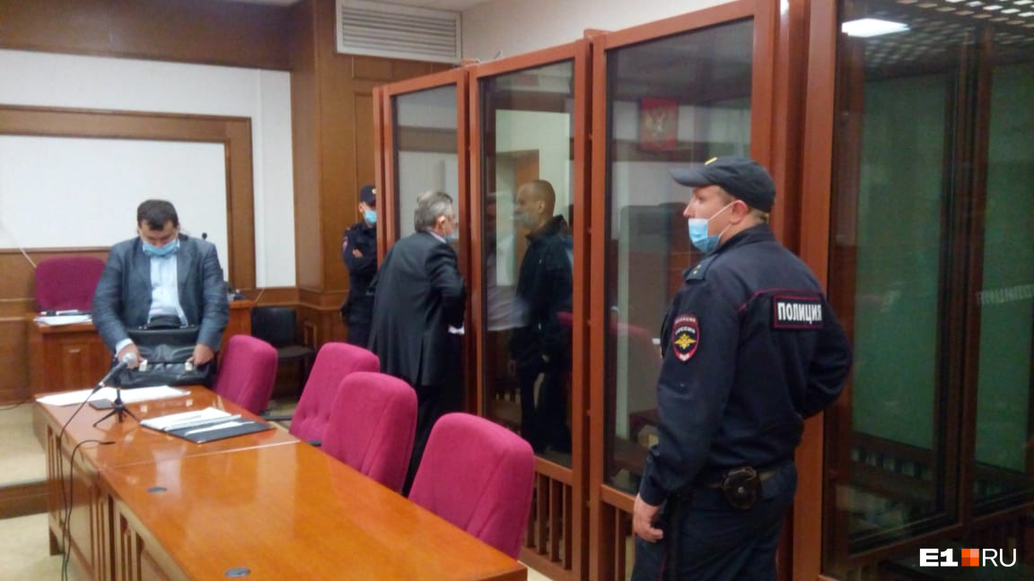 Алексей Александров на суде активно общался с адвокатами 
