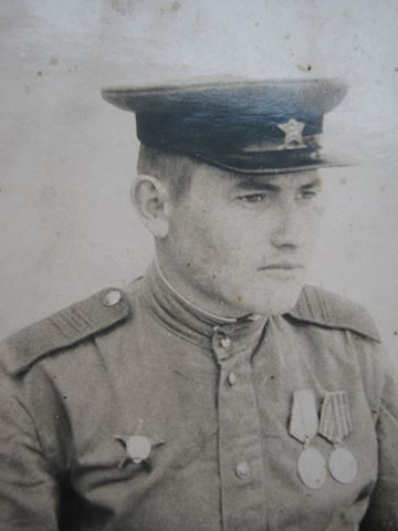 Бухарест, 1946 год. Советский солдат Николай Синельников — опытный воин, отмеченный наградами Бухарест, 1946 год. Советский солдат Николай Синельников — опытный воин, отмеченный наградами