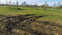 Жителей Ленинского района возмутила работа подрядчика, испортившего газон в сквере на берегу Смолино