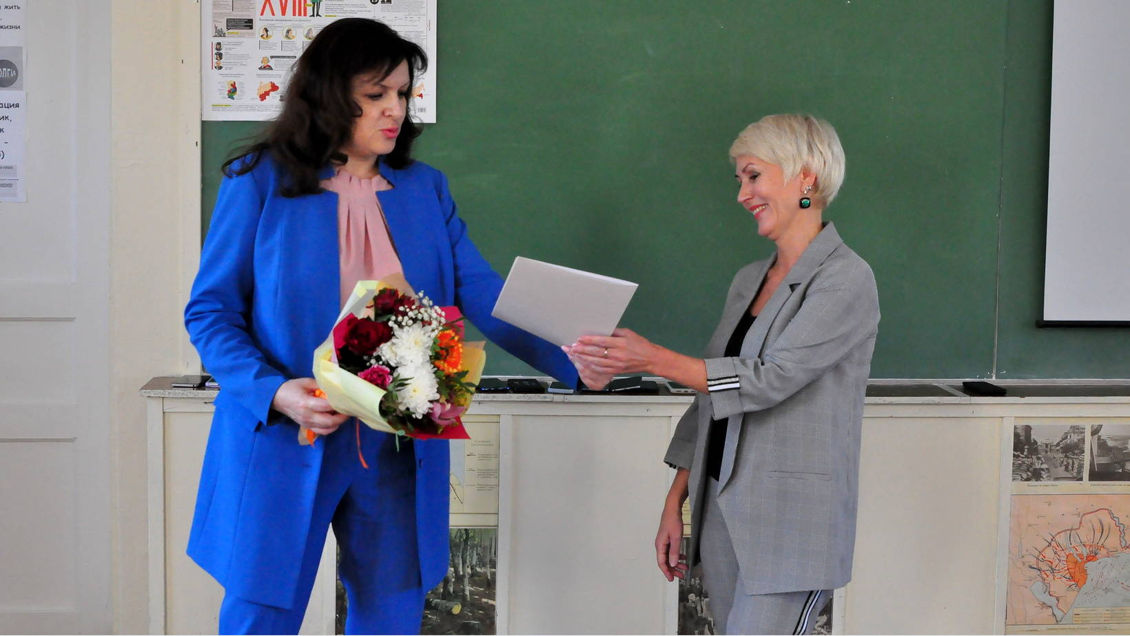 Светлана Маневская (слева) уже исполняла обязанности министра осенью прошлого года