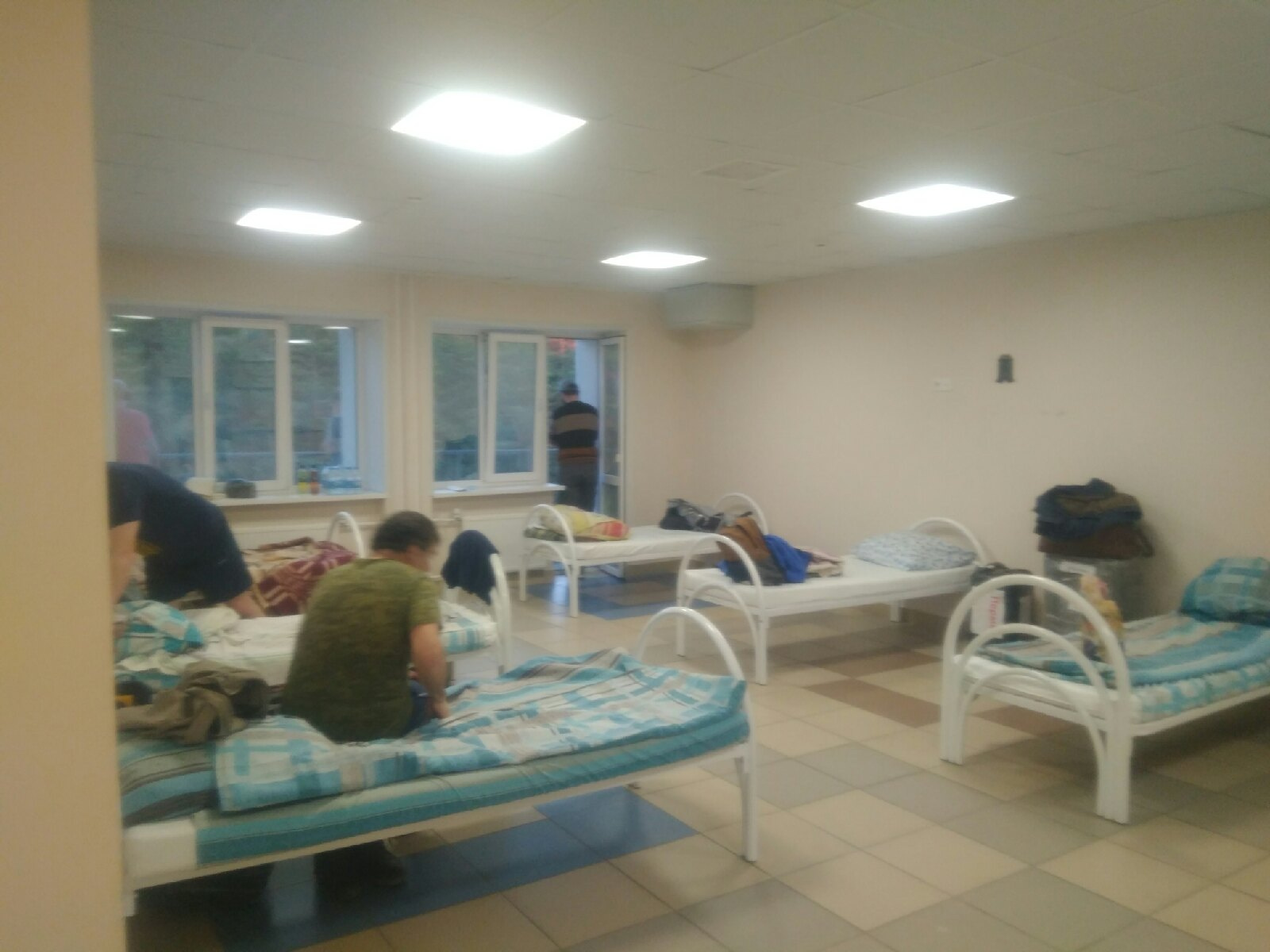 Вахтовиков частично разместили в холле обсерватора Вахтовиков частично разместили в холле обсерватора