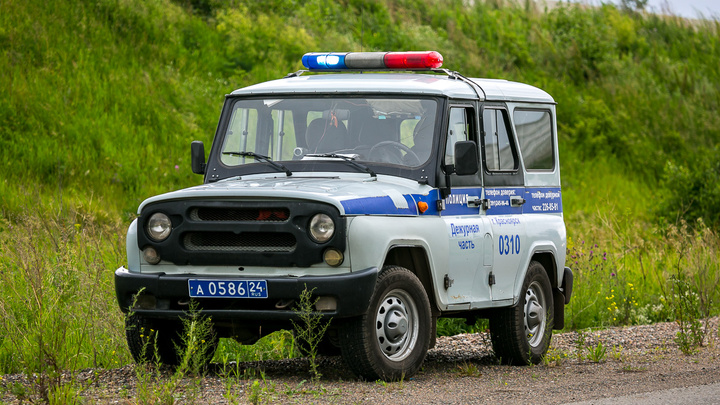 Двоих полицейских в Красноярском крае отправили в СИЗО за избиение выпивавшего на улице гражданина