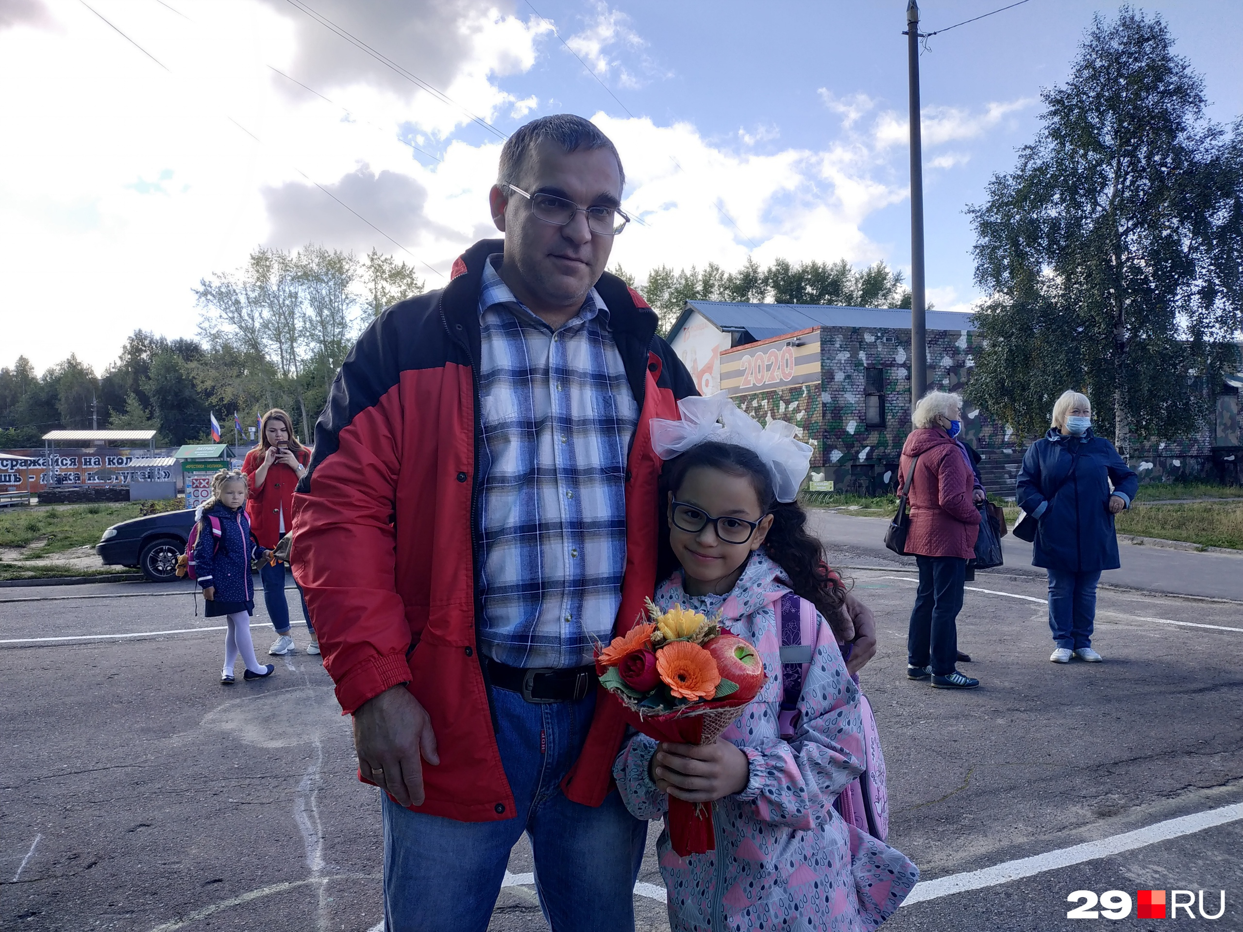 Архангелогородец Алексей Михайлов с дочкой-первоклашкой