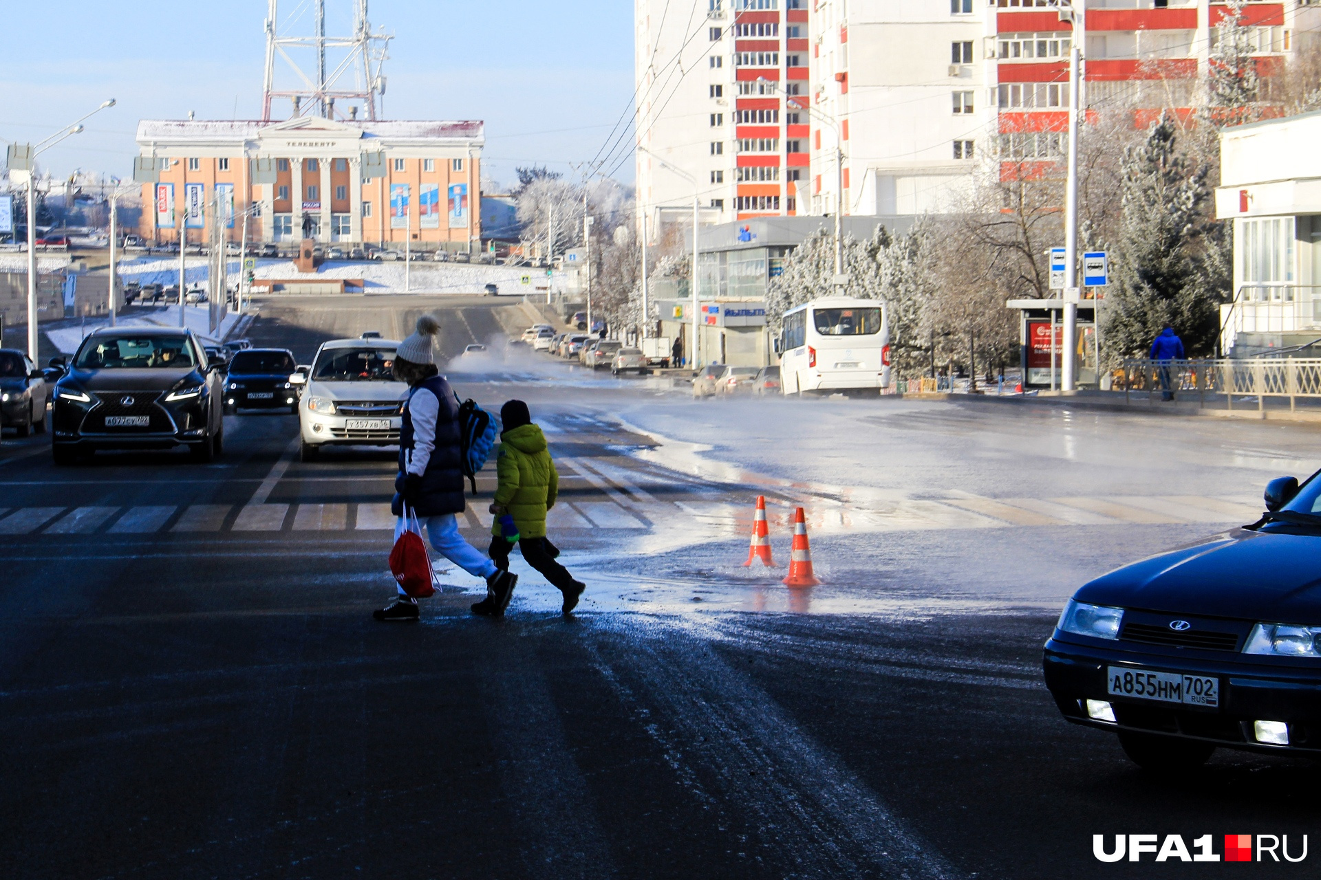 Возле уфы. Уфа 2020. Фото: Тимур ШАРИПКУЛОВ. Заброшенная парковка в Уфе возле БГУ.