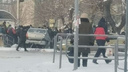 В Челябинске машина вылетела на тротуар и снесла троих пешеходов