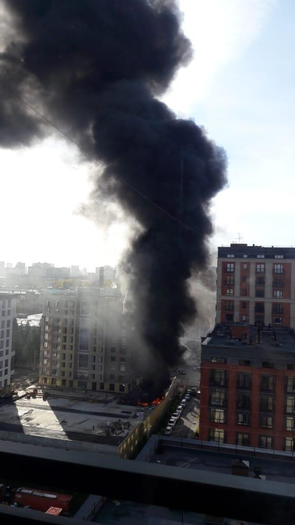 Читатель сообщил, что возгорание произошло на стройке ЖК «Лев Толстой»