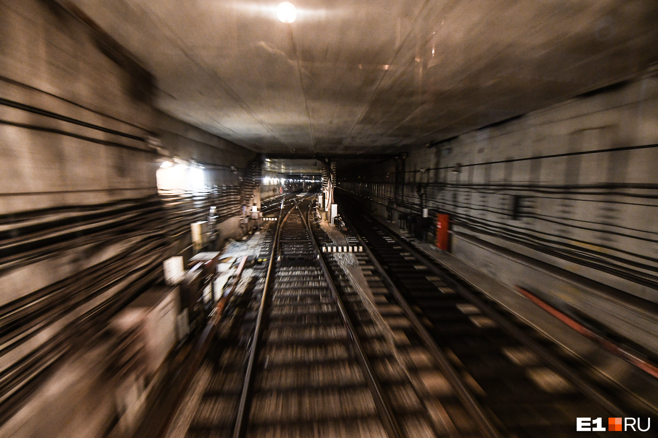 Сейчас метро перевозит около 100 тысяч пассажиров в день 
