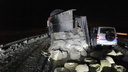 В массовом ДТП на новосибирской трассе с грузовиком и «Инфинити» погиб водитель