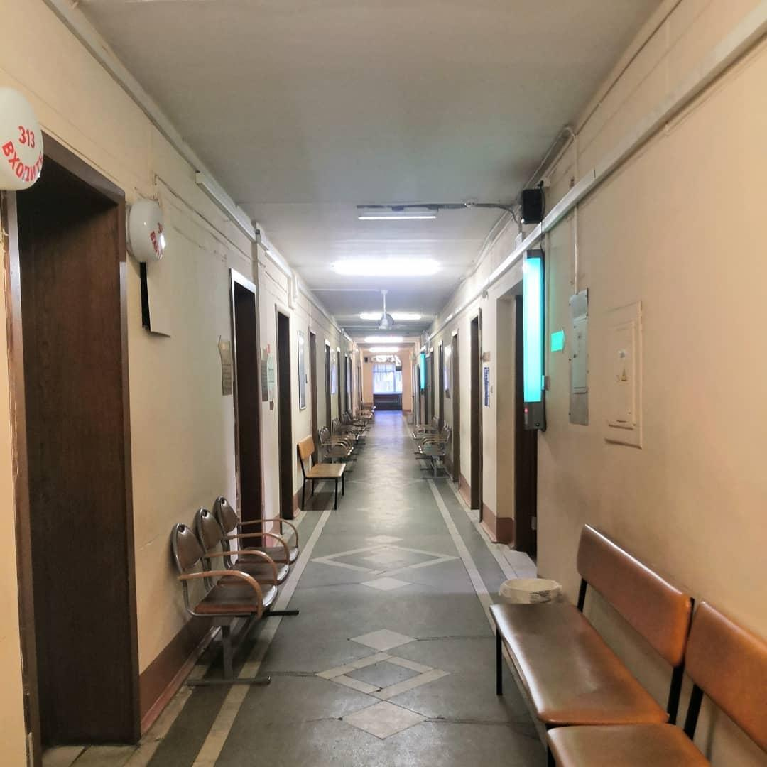 В коридорах поликлиники — ни души