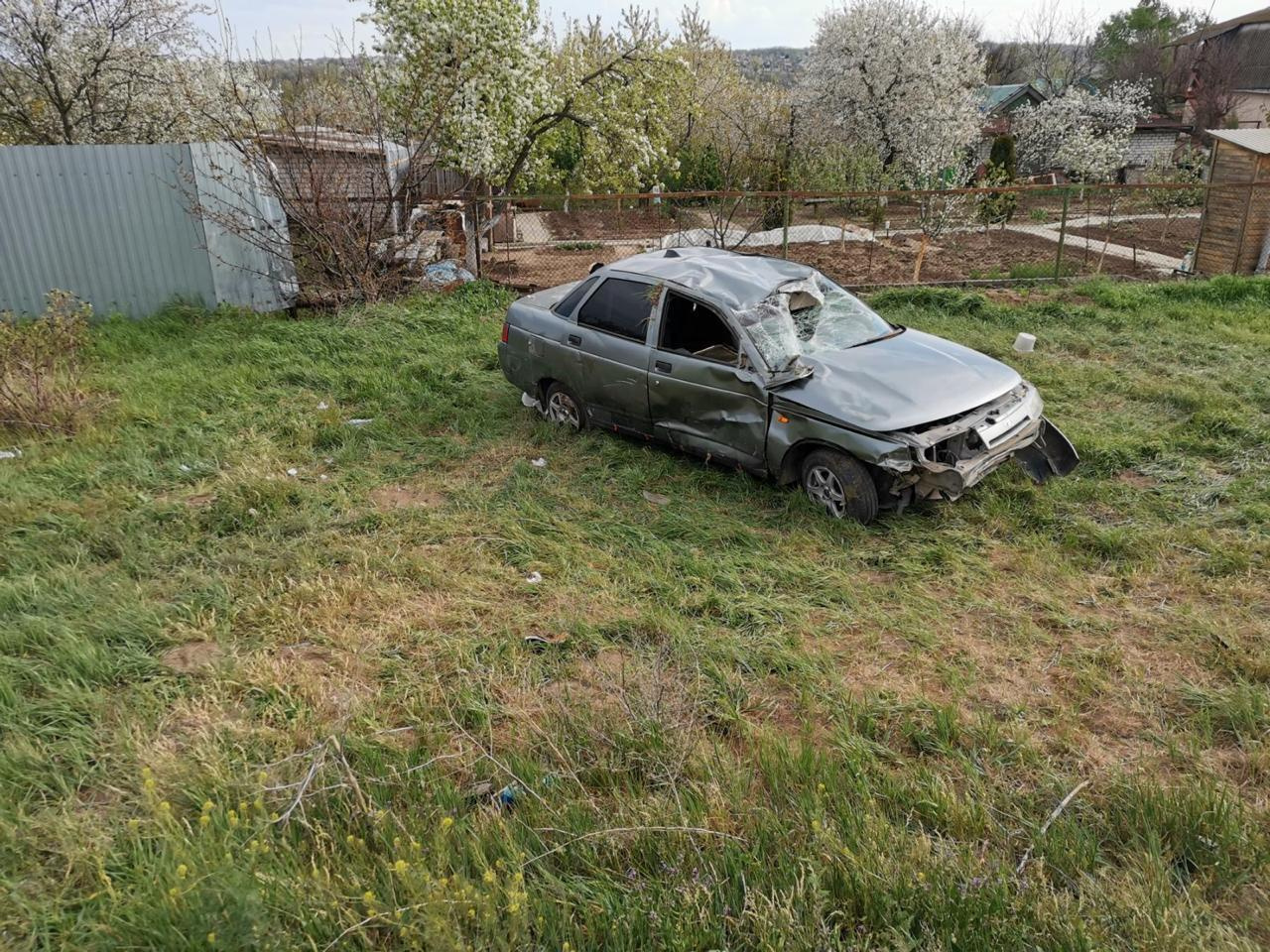 В больнице оказались и водитель ВАЗа, и девушка, находившаяся на остановке В больнице оказались и водитель ВАЗа, и девушка, находившаяся на остановке