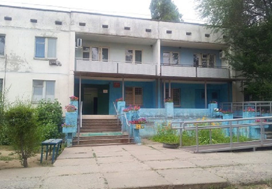 Поликлиника, куда пришёл заражённый коронавирусом мужчина с сыном Поликлиника, куда пришёл заражённый коронавирусом мужчина с сыном
