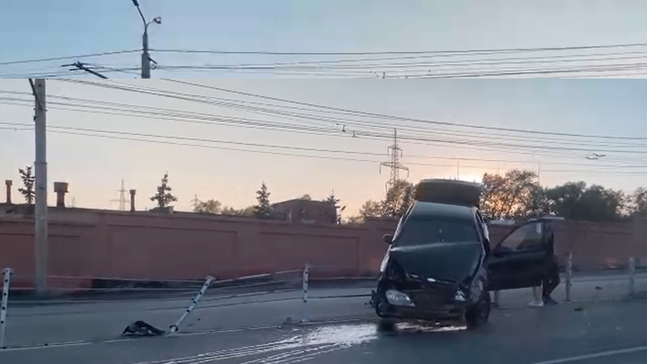 В Челябинске Chevrolet Lanos «застряла» на разделительной полосе после столкновения с КАМАЗом