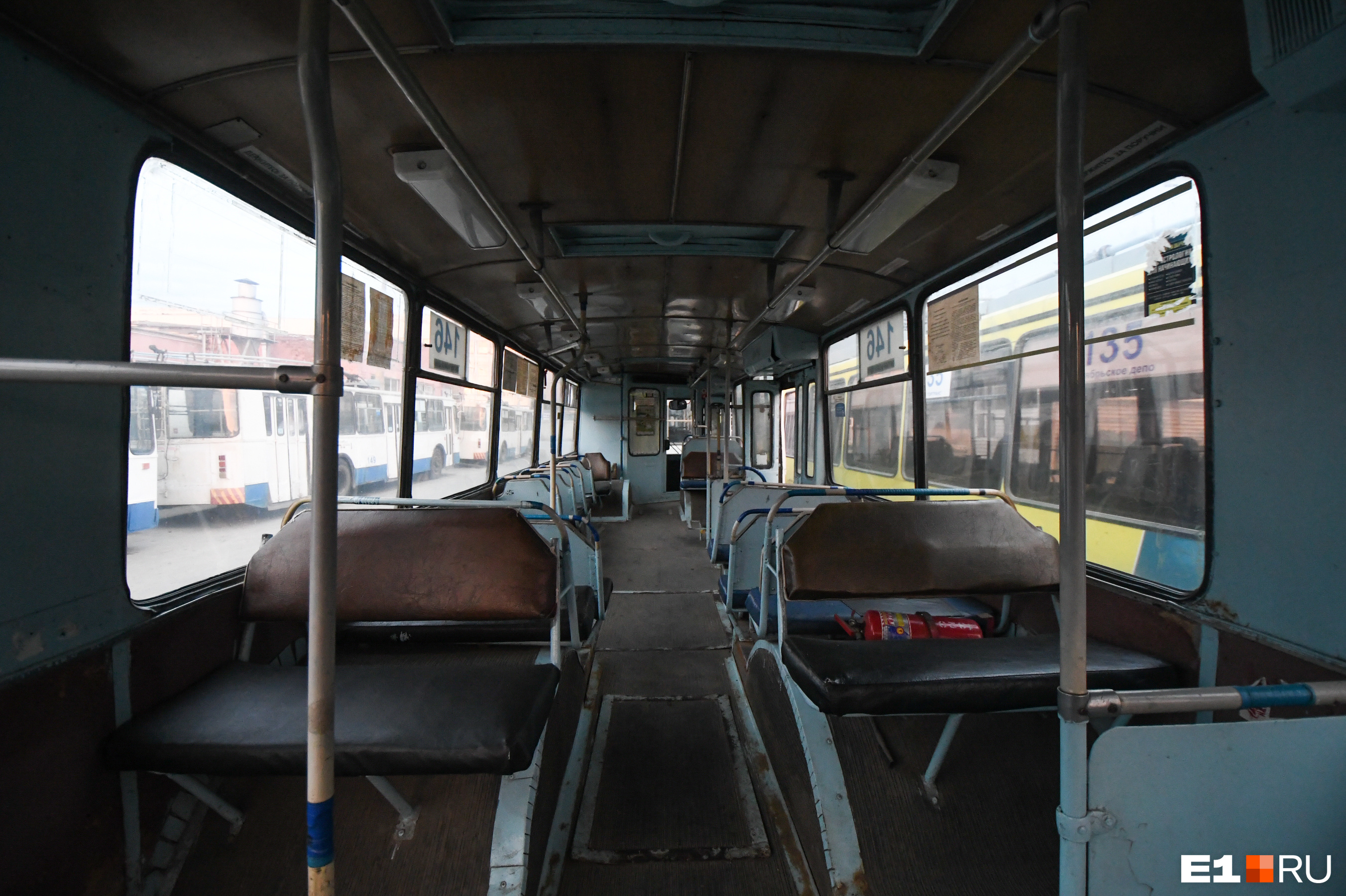 Троллейбус 13 Новосибирск. Новосибирск троллейбус подвижного. Метро Новосибирск 2022. Использование общественного транспорта картинка.