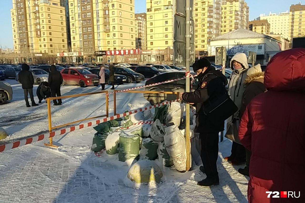 Буря в тюмени сегодня. Жители Тюмени. ТЦ возле Гудвина Тюмень. Вести Тюмень 2007. События связанные с Тюменью.