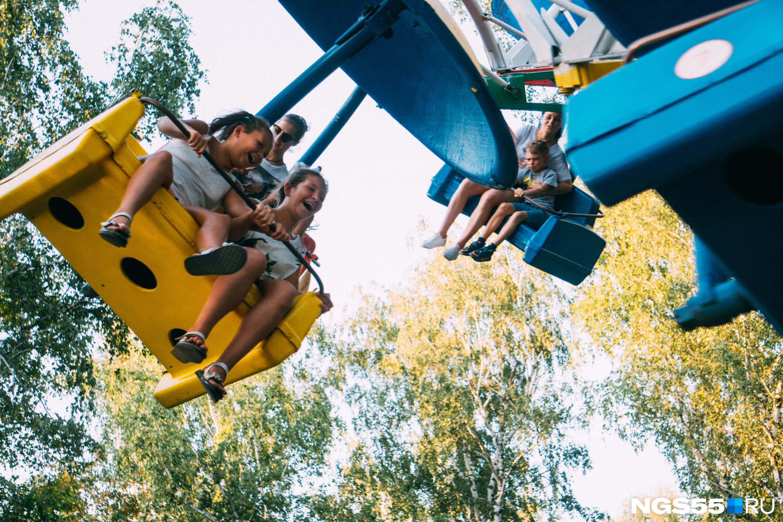 Городской парк саратов аттракционы. Парк судостроителей комсомольск-на-амуре аттракционы. Развлечения в парке. Когда начнут работать аттракционы. Горьковский парк пермь американские горки.
