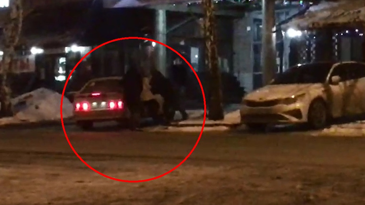 В Екатеринбурге задержали банду организаторов проституции: видео