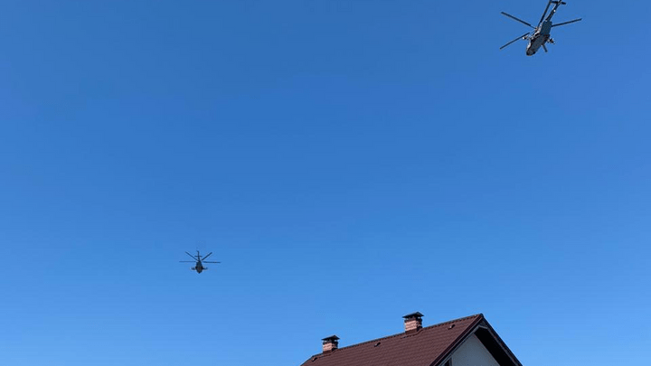 В небе над Екатеринбургом пролетели два военных вертолета: какой приказ они выполняли