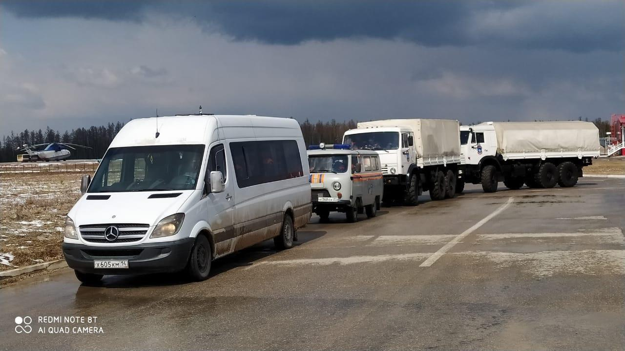 Для помощи заболевшим в Якутию отправили бригаду из 21 человека, в том числе 8 медиков