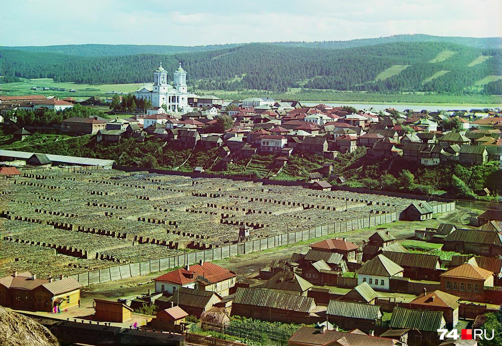 Вид на Катав-Ивановск образца 1910 года: церковь ещё с башнями